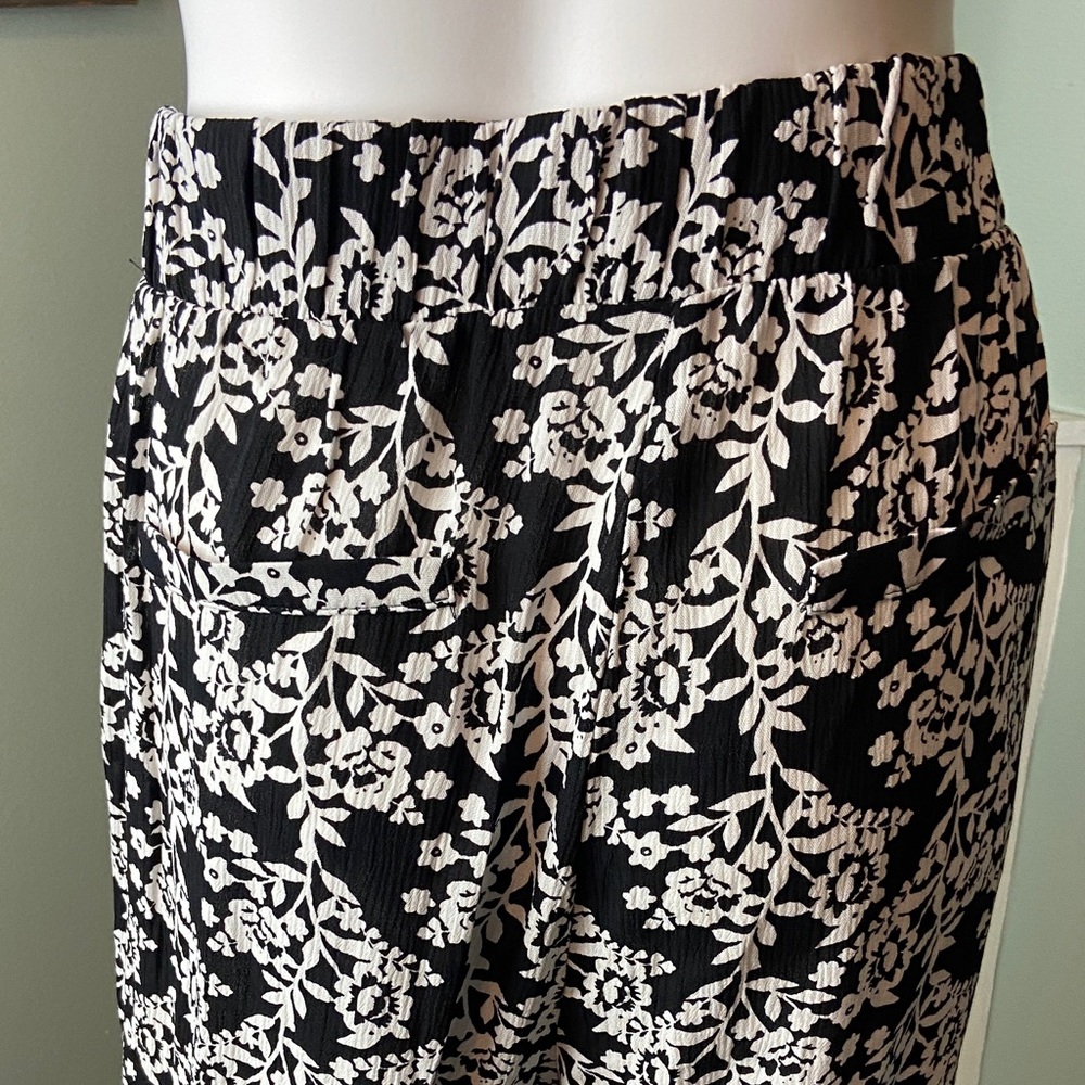 Boom Boom Jeans Rayon Gauze Floral Black White Tapered Pants XLarge XL Loose Fit - Picture 5 of 8